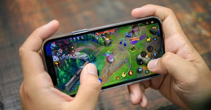 Mua iPhone chơi game và có nên mua iPhone 13 có chơi game tốt không?