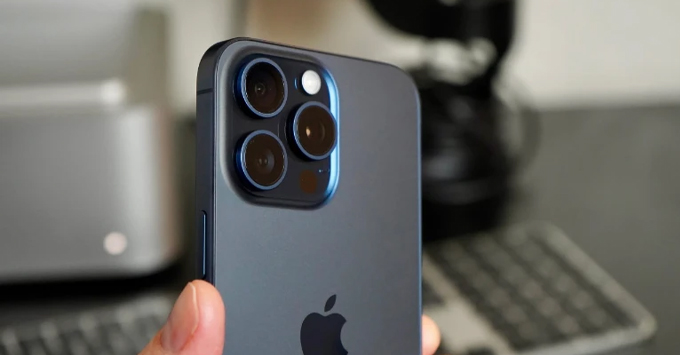 Lỗi trên iPhone 15 Pro Max cũ sự cố camera