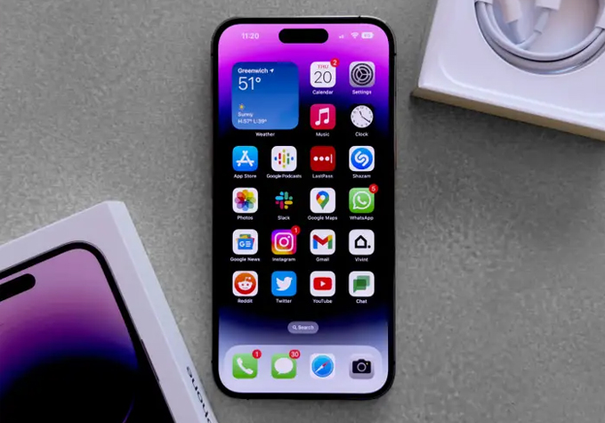 iPhone 15 hay iPhone 14 Pro Max về màn hình