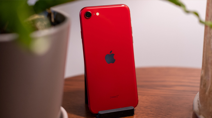 Năm 2024 hợp tuổi nào? và nên mua iPhone SE 2022 màu đỏ