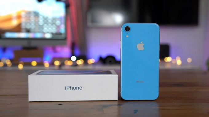 Điện thoại iPhone Xr giá chỉ từ 10.4 triệu đồng 