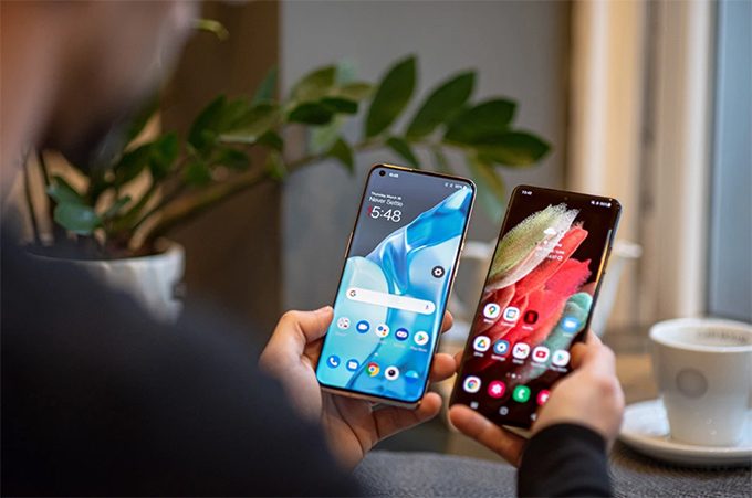 So sánh (comparison): Bạn đang phân vân lựa chọn giữa Samsung S21 Ultra và OnePlus 9 Pro? Hãy xem ngay bức ảnh so sánh giữa hai sản phẩm để tìm ra sự khác biệt và tùy chọn phù hợp nhất với nhu cầu của bạn. Đừng bỏ lỡ cơ hội khám phá và đánh giá chân thật về hai sản phẩm hot nhất hiện nay.