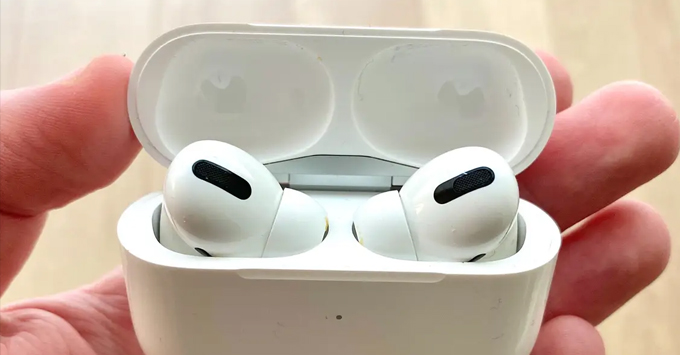 Cách sạc AirPods 2, 3, Pro đúng cách tình trạng đen