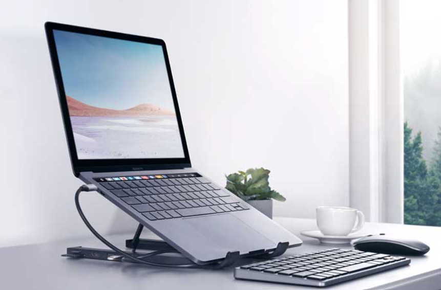 Tích hợp với nhiều đầu cắm USB type C, giá đỡ laptop X-Kit UGreen rất thuận tiện khi sử dụng.