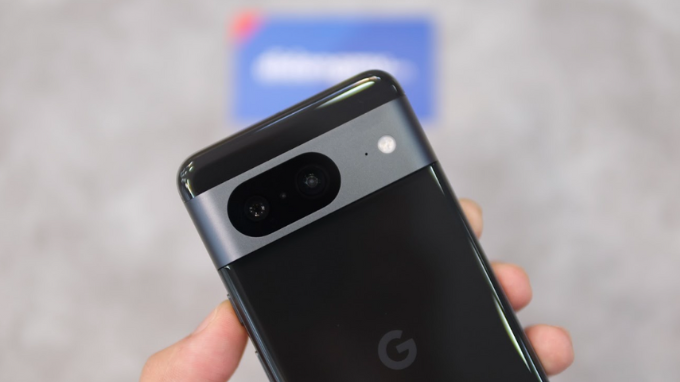 Cận cảnh Google Pixel 8 cũ khu vực camera