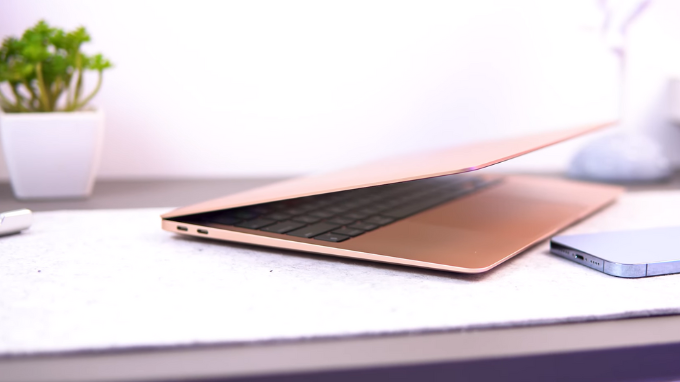 Giá MacBook Air M1 giảm mạnh