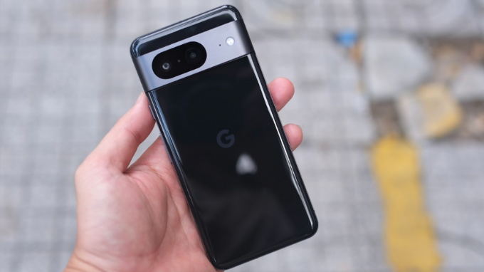 Trên tay Google Pixel 8 cũ