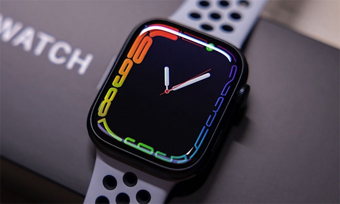 Nếu bạn đang mua một chiếc đồng hồ cho một thành viên lớn tuổi trong gia đình thì Apple Watch SE là quá đủ