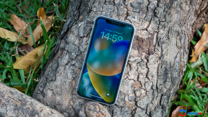 Mặt kính iPhone XR phẳng lì, rộng rãi