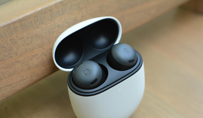 Pixel Buds Pro mới hay Air Pods Pro cũ  về thời lượng pin của Pixel Buds Pro