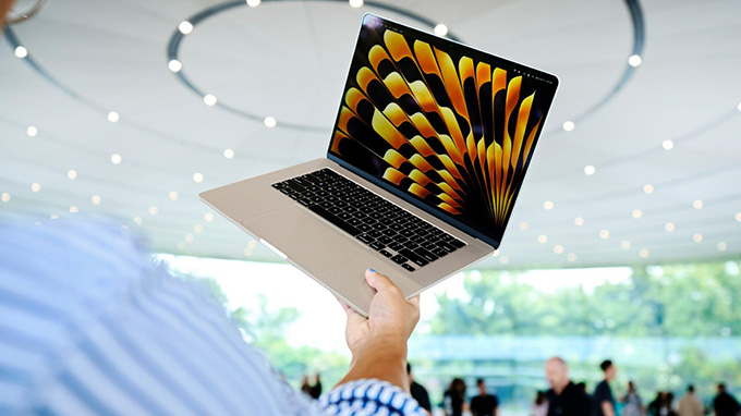 MacBook Air 15 inch M2 có thể đã có dung lượng pin gần bằng MacBook Pro 16 inch nhưng!