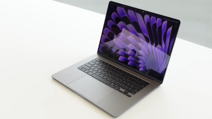 Macbook Air 15 inch đa nhiệm, mạnh mẽ