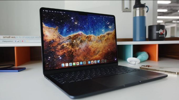 Macbook Air 15 inch dành cho các nghệ sĩ, thiết kế