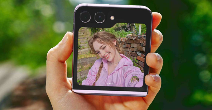 Đánh giá Samsung Galaxy Z Flip 6 camera trước