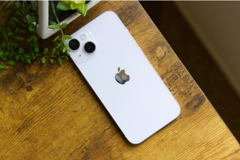 Hệ điều hành iOS 15 có nhiều tính năng mới hơn, hiệu suất cũng được tối ưu hóa đáng kể.