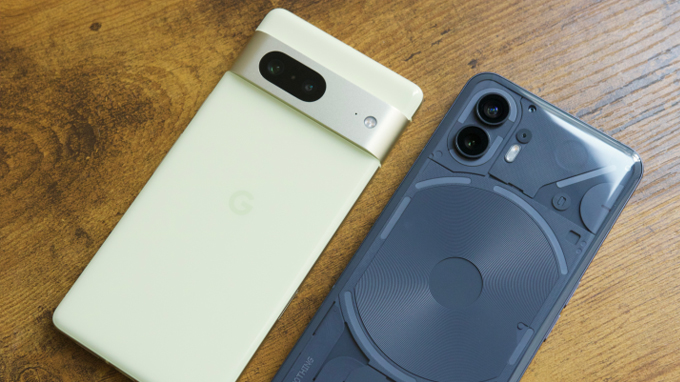 So sánh Google Pixel 7 và Nothing Phone 2 về thiết kế