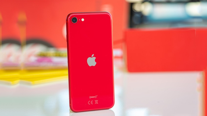  iPhone SE 2020 có phần cao cấp với mặt lưng kính