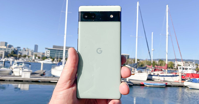 Nothing Phone (1) với Google Pixel 6a: Cá tính, sang trọng