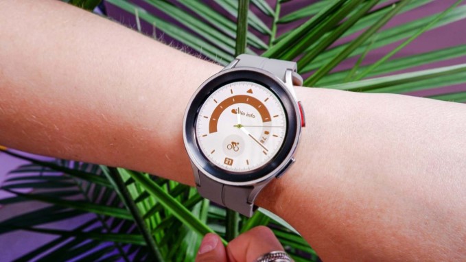 So sánh Galaxy Watch 5 và Galaxy Watch 5 Pro: Tinh tế, sang trọng