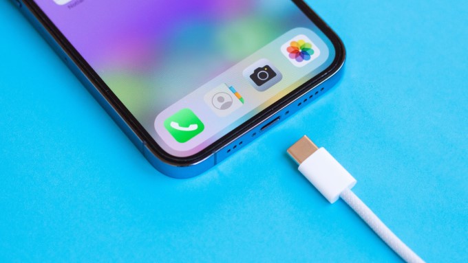 Tại sao iPhone 15 sử dụng USB-C?