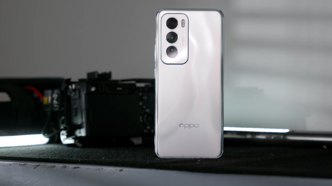 Thiết kế OPPO Reno12 hiện đại và thanh thoát