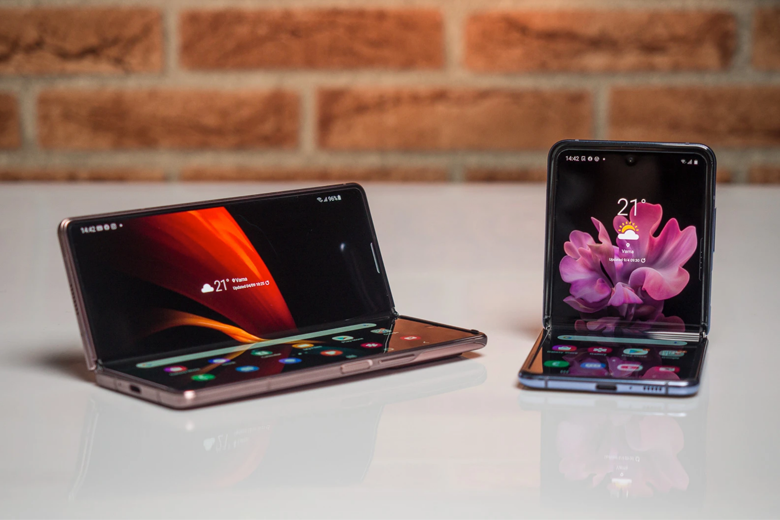 So sánh Galaxy Z Fold 2 và Galaxy Z Flip