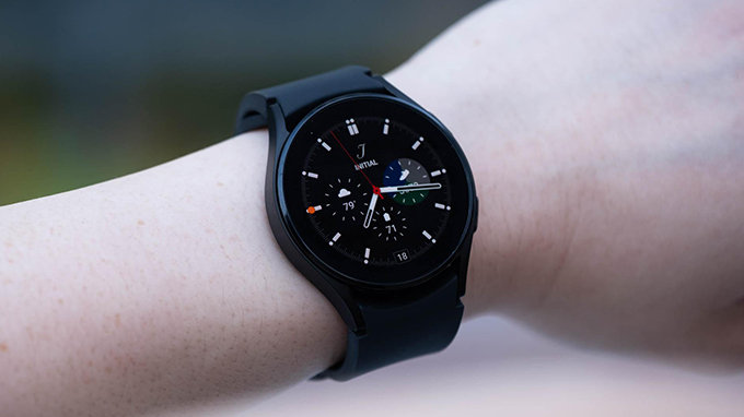 man-hinh-suc-khoe-co-nen-mua-samsung-galaxy-watch-4-khong