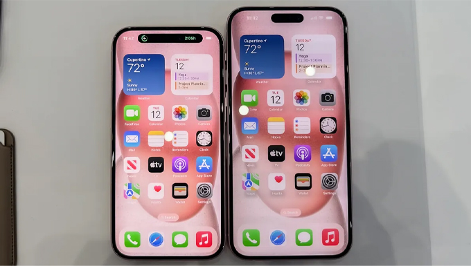 iPhone 15 Plus hay iPhone 15 Pro về màn hình