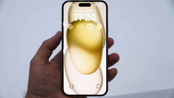 dùng máy ảnh iPhone 15 Plus 128GB