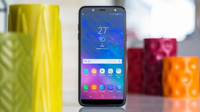 màn hình Samsung Galaxy A06 và Realme C65