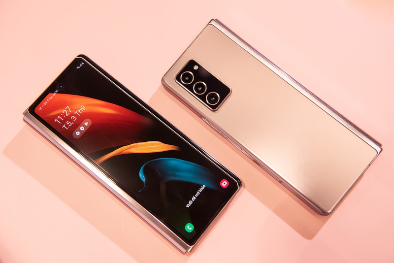 Không phải Galaxy S21, Galaxy Z Fold 3 mới là điện thoại đầu tiên tích hợp camera selfie dưới màn hình