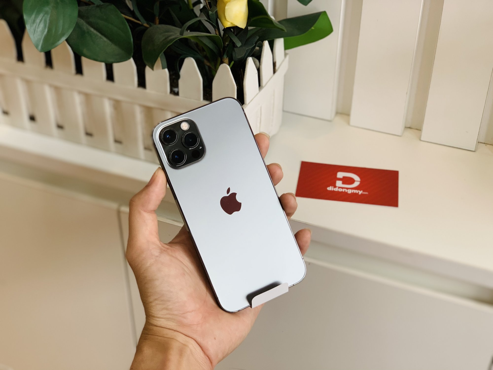 iPhone 12 là điện thoại đầu tiên của Apple được hỗ trợ kết nối 5G