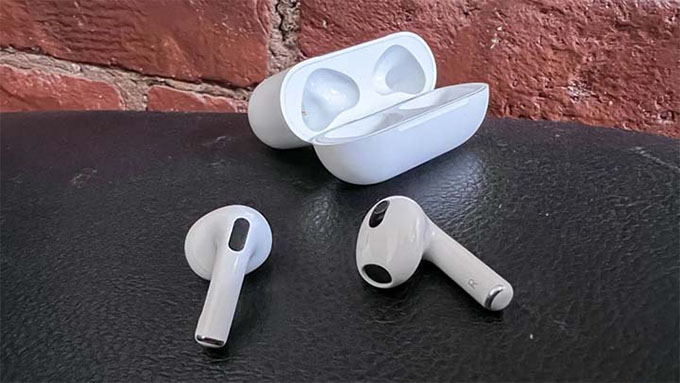 AirPods 3 có thời gian đàm thoại và nghe lần lượt là 4 giờ và 6 giờ