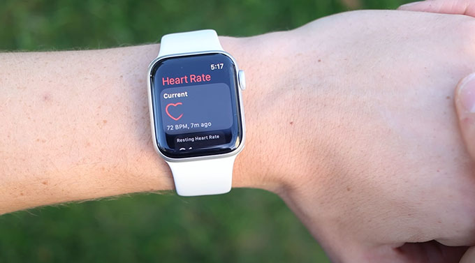 Apple Watch SE 2 năm nay cũng được Apple cải tiến thêm về tính năng đo nhịp tim