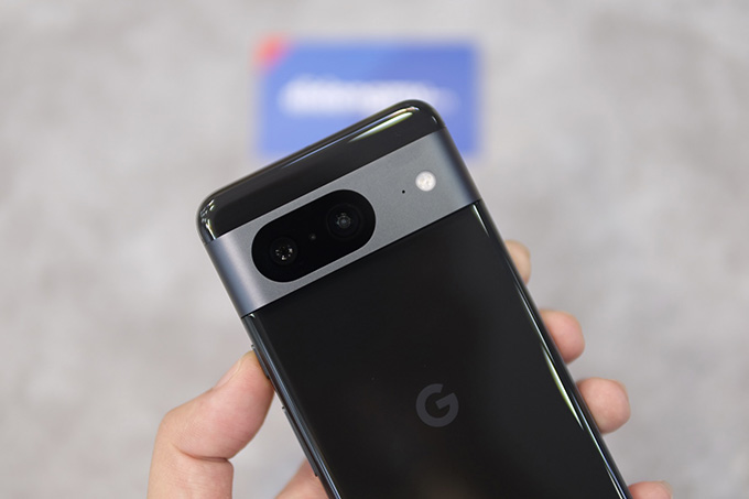 Google Pixel 8 đi kèm với 2 ống kính phía sau