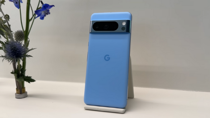 Google Pixel 8 Pro mang đến một cảm giác đầy thoải mái