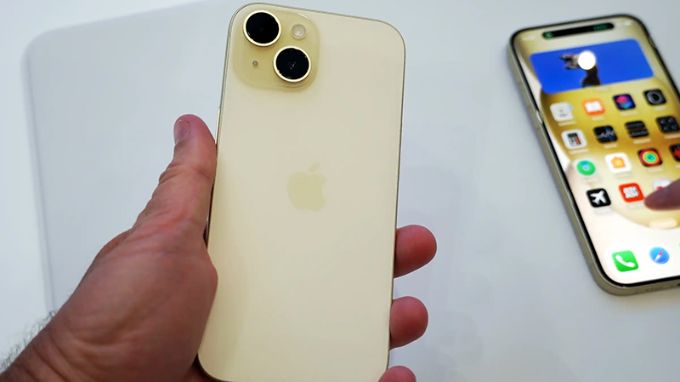 iPhone 15 vàng