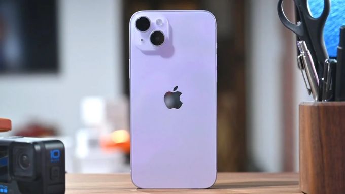 Google Pixel 8 và iPhone 14 Plus