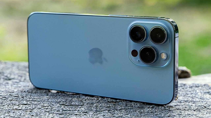 iPhone 13 Pro Max 128GB cũ sở hữu cụm 3 camera ở mặt lưng