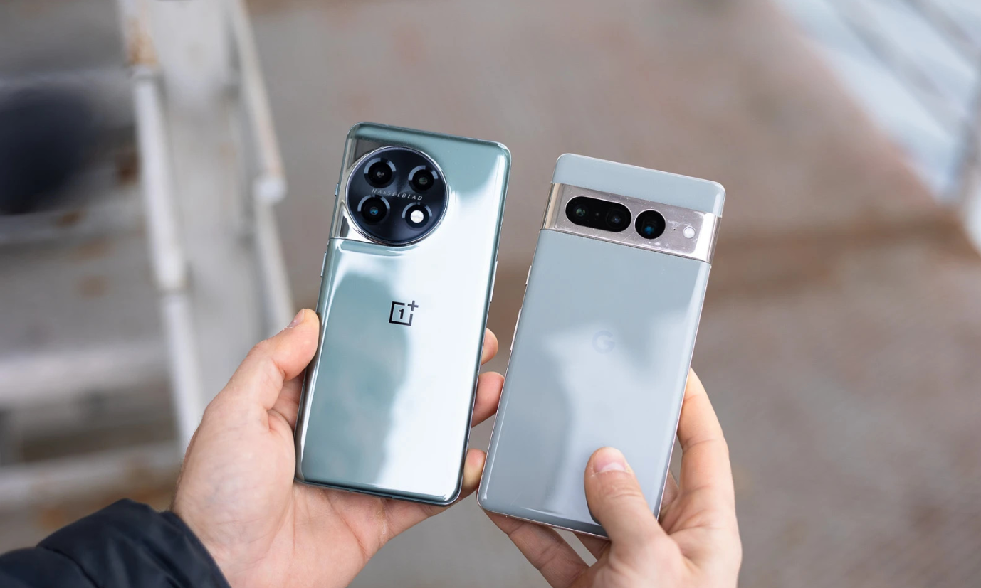 Cụm ba camera ấn tượng trên Oneplus 11.