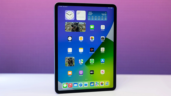 Màn hình của iPad Pro 2022 hiển thị sống động, sắc nét và tươi sáng