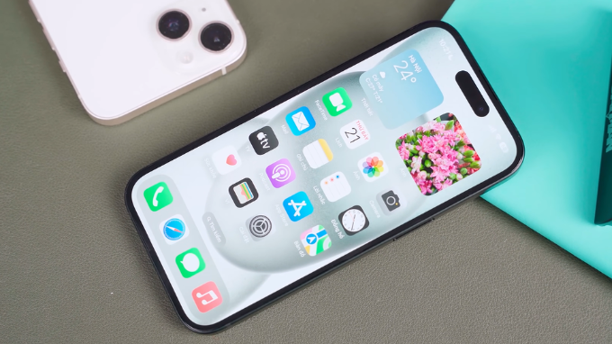 Pixel 9 cũ hay iPhone 15 cũ được hỗ trợ cập nhật lâu hơn? 