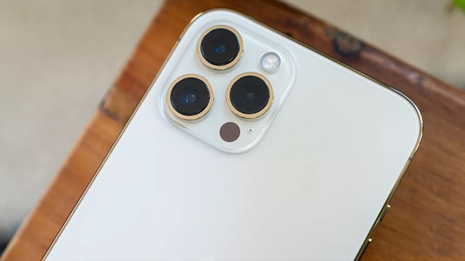 So sánh camera iPhone 12 Pro Max và Galaxy S21 Ultra