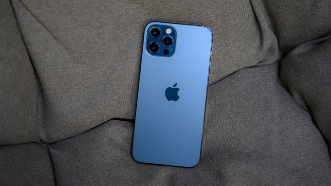  iPhone 12 Pro Max được đánh giá cao với tổng thể vuông vức