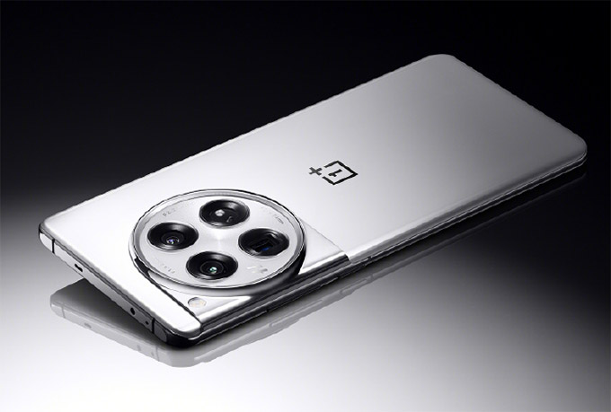 OnePlus 12 sở hữu hệ thống camera lớn hình tròn phía sau