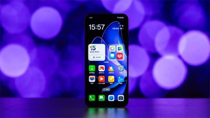 Oppo Reno 13 Pro 5G được trang bị màn hình AMOLED 6,83 inch