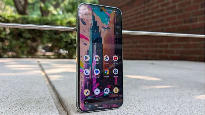 Samsung S25 Ultra và Google Pixel 9 Pro XL màn hình